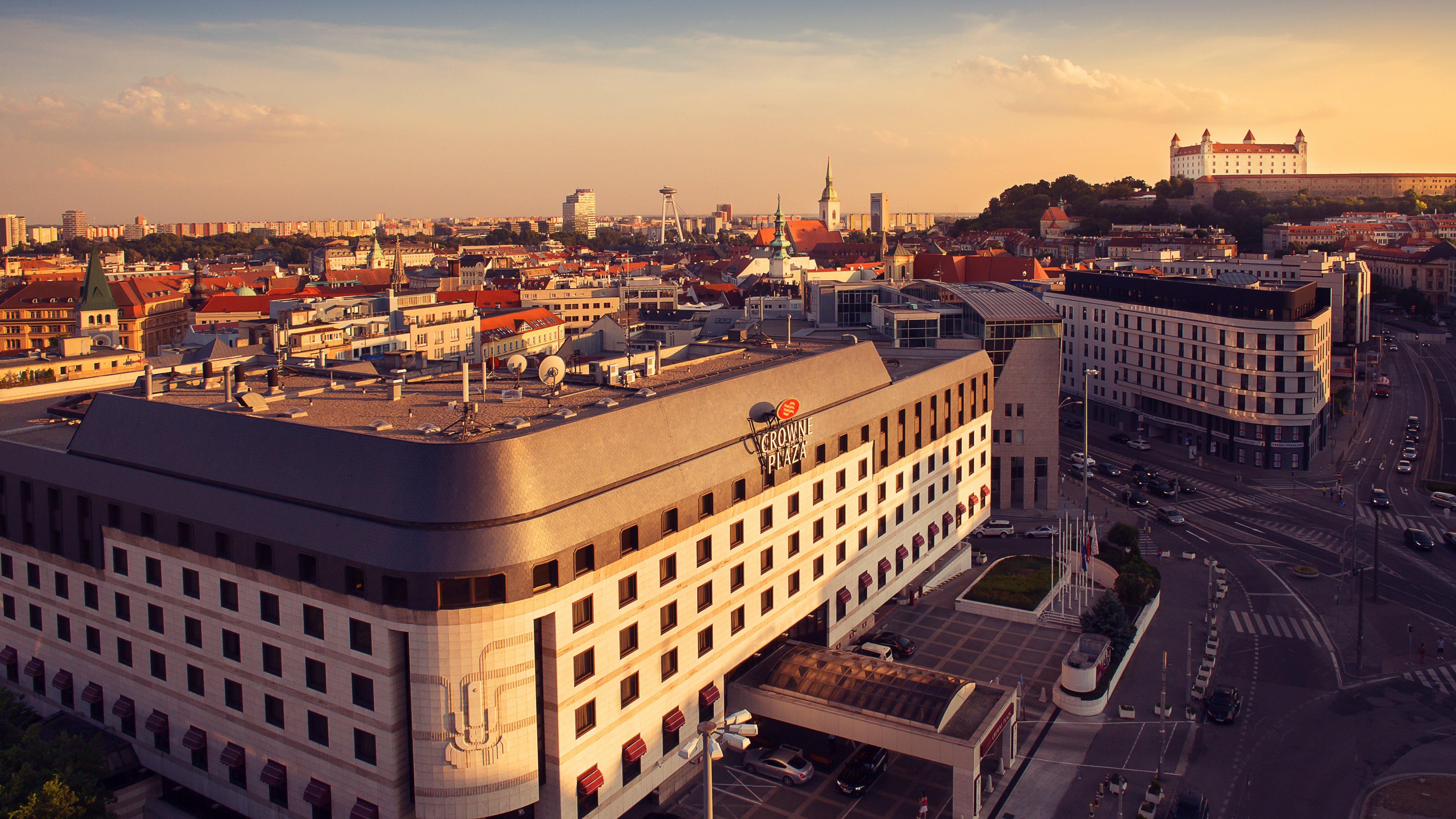 Crowne Plaza Bratislava, An Ihg Hotel Buitenkant foto