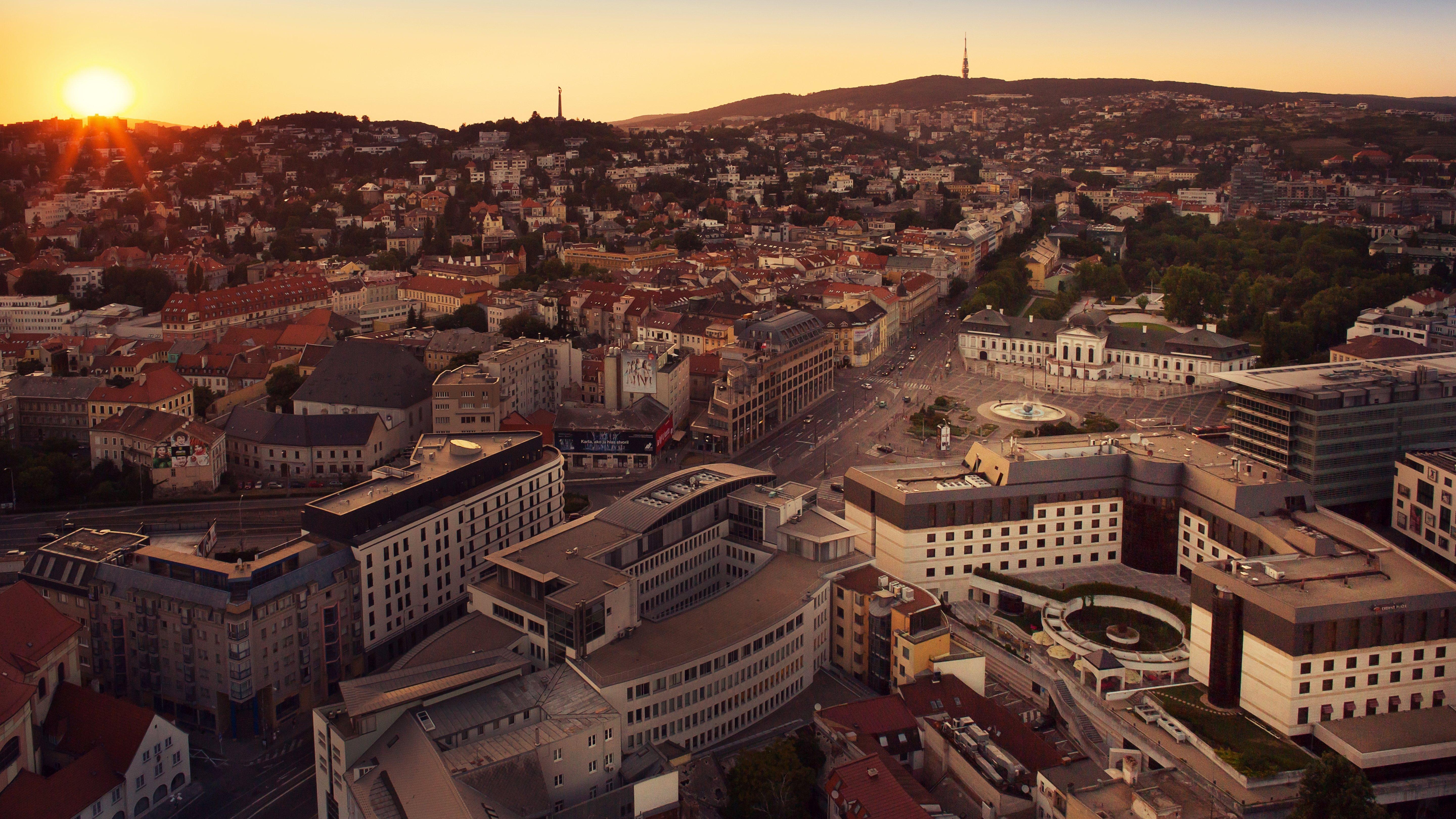 Crowne Plaza Bratislava, An Ihg Hotel Buitenkant foto