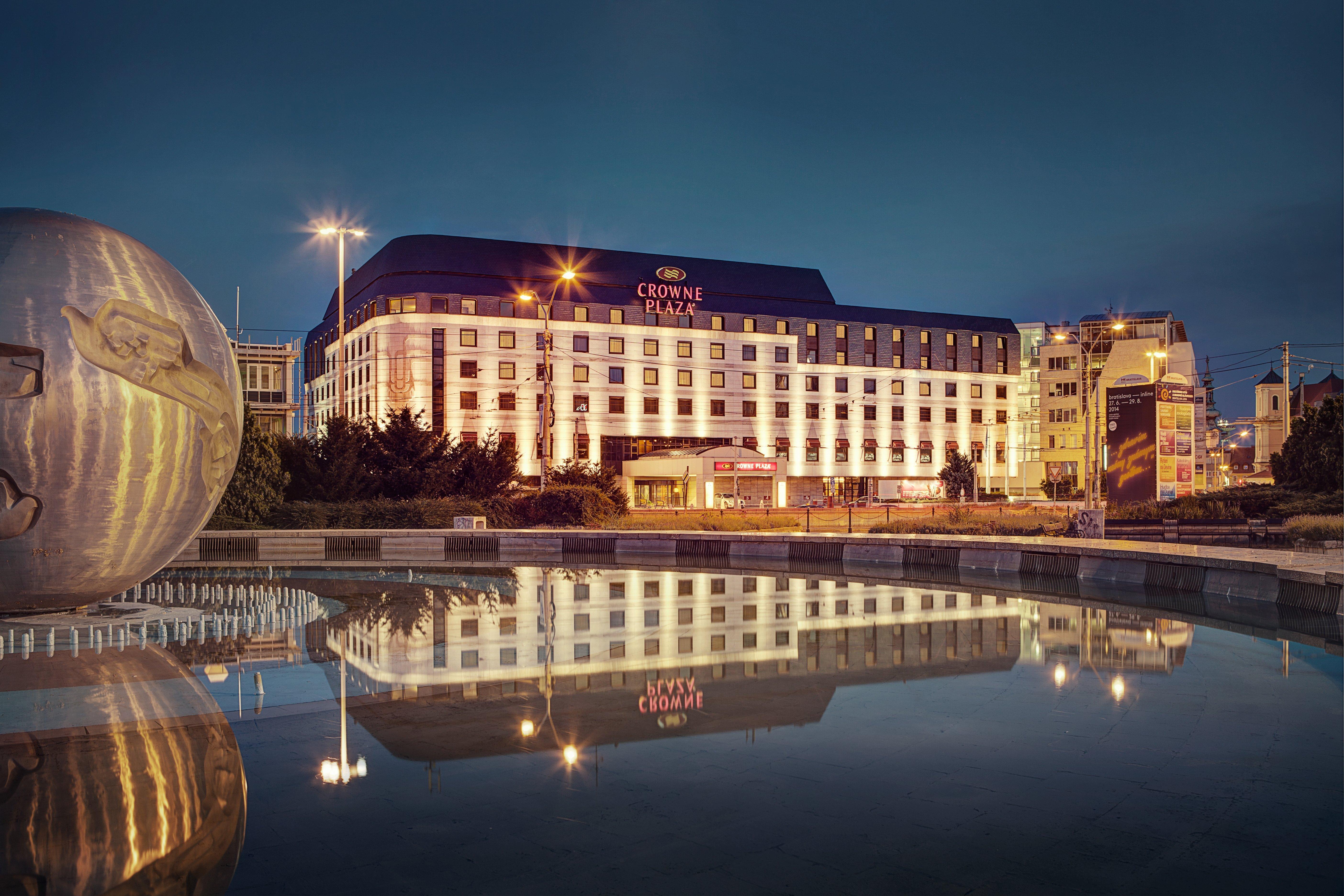 Crowne Plaza Bratislava, An Ihg Hotel Buitenkant foto